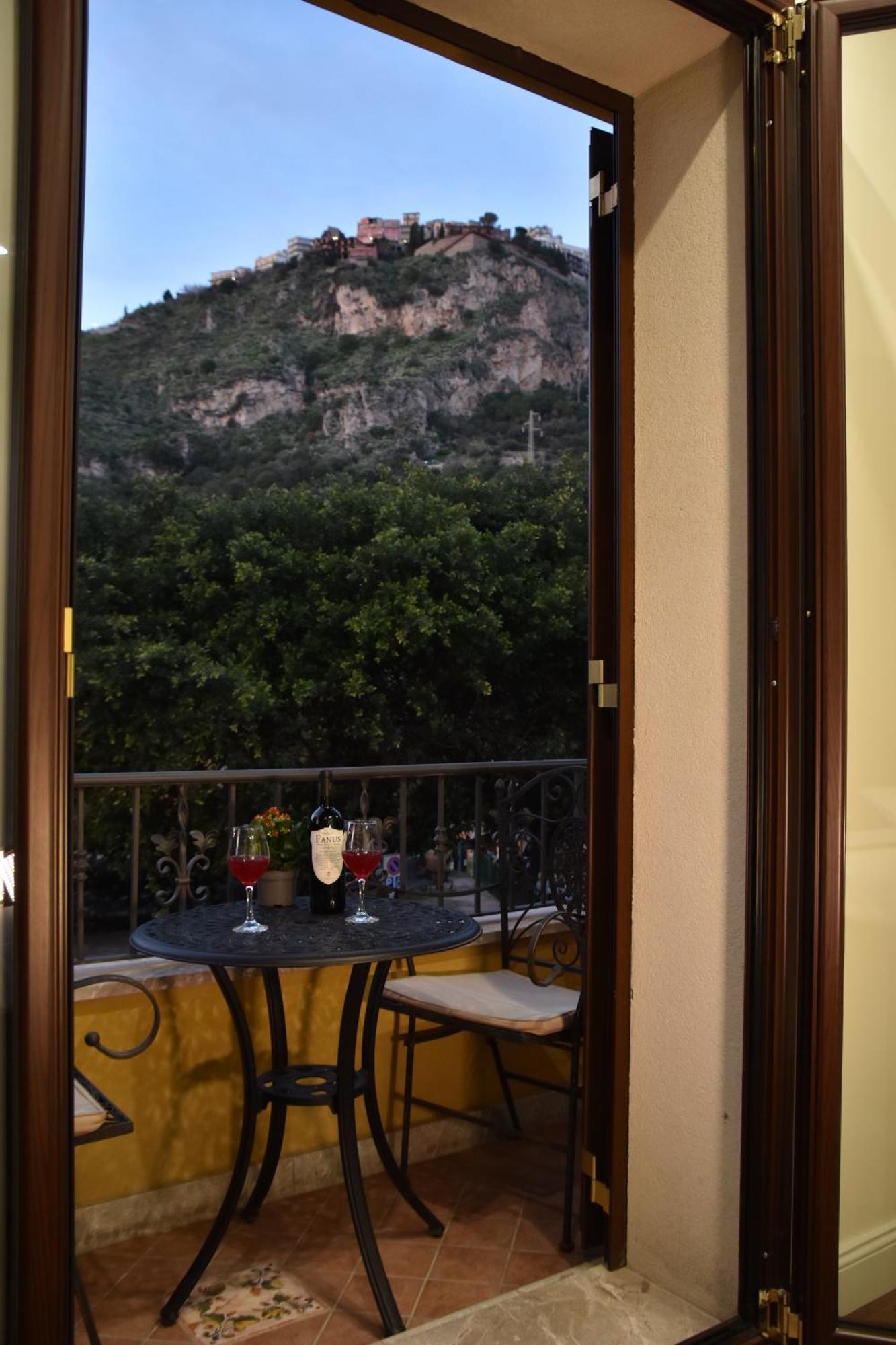 Gloden House Apartments Taormina Bagian luar foto
