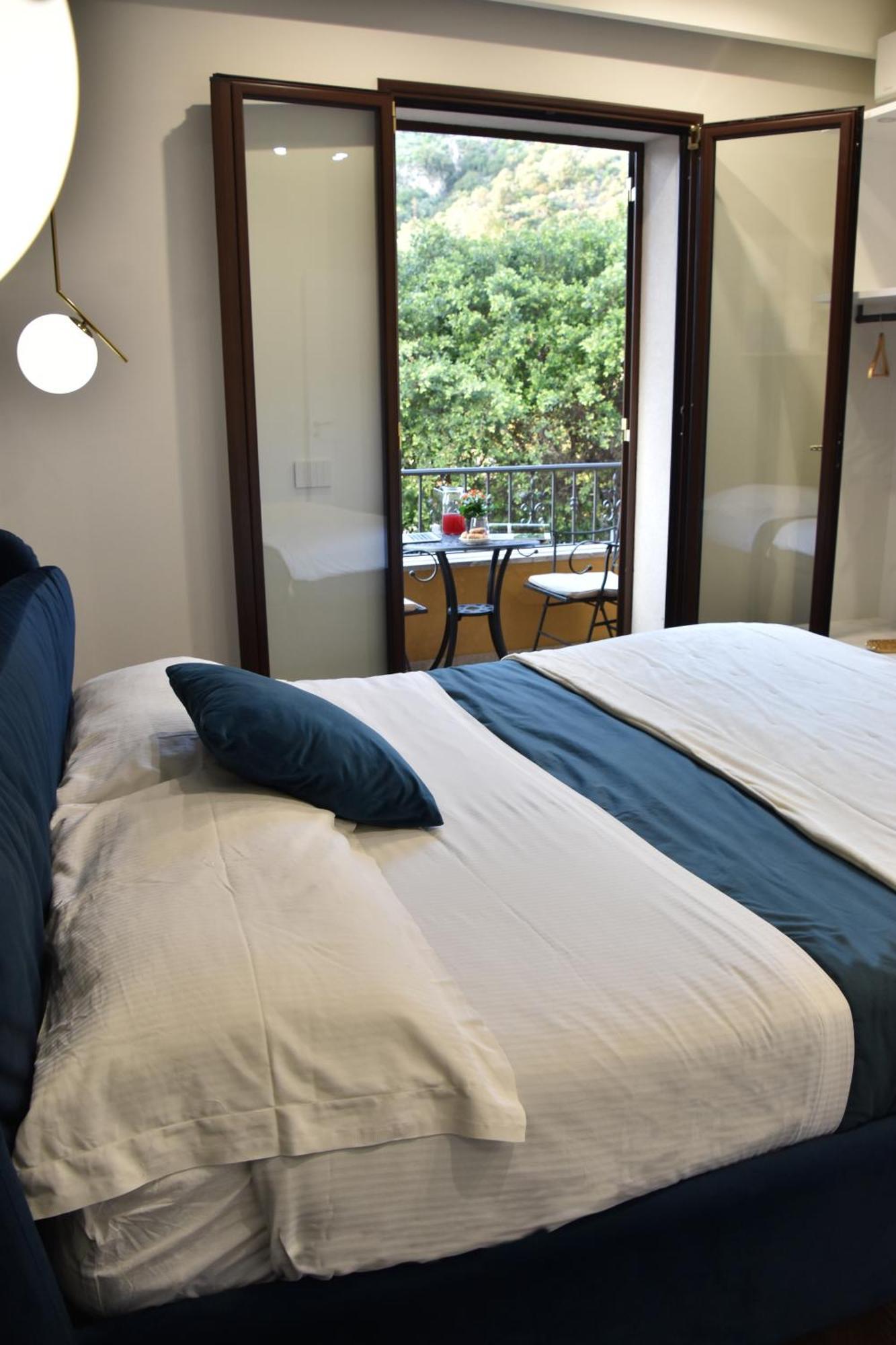 Gloden House Apartments Taormina Bagian luar foto