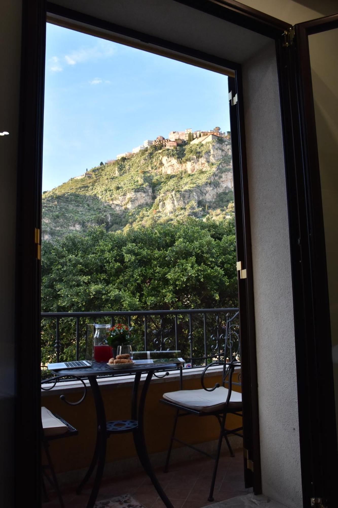 Gloden House Apartments Taormina Bagian luar foto